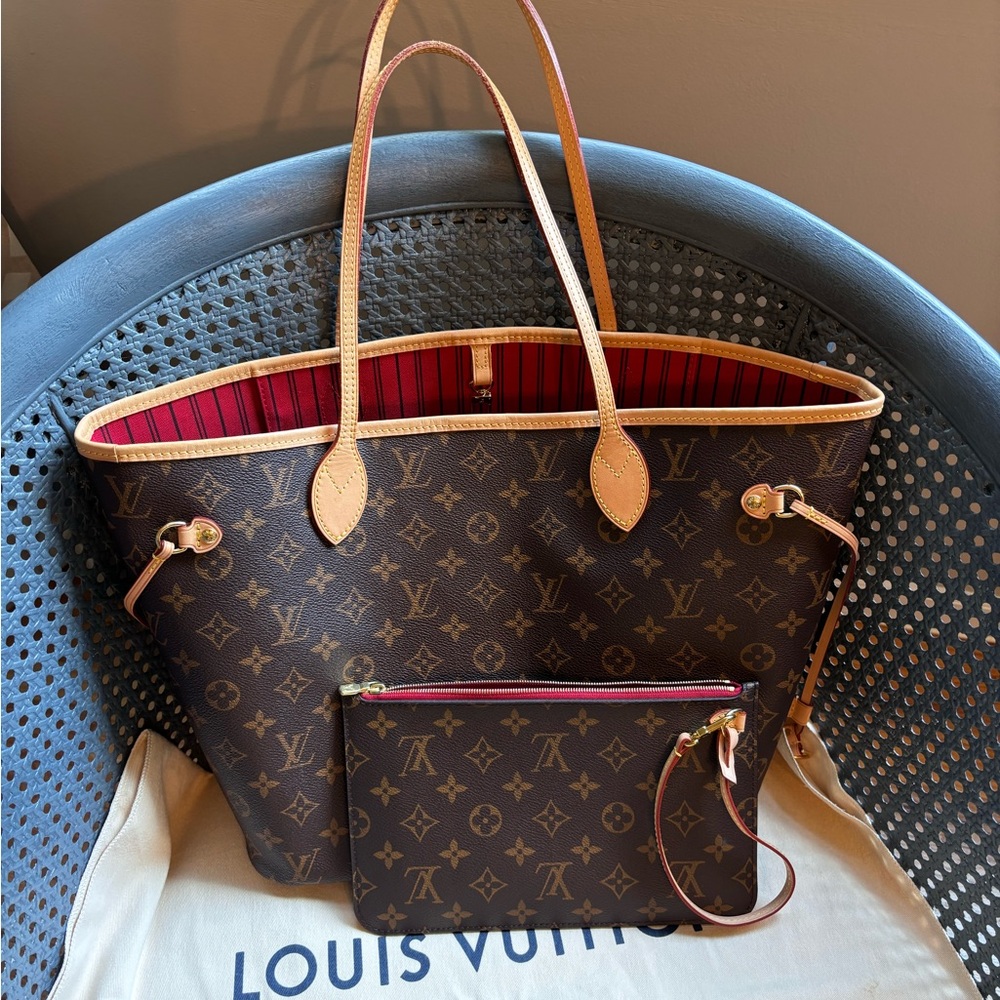 Authentic Louis Vuitton NEW Neverfull MM monogram cerise red with pouch